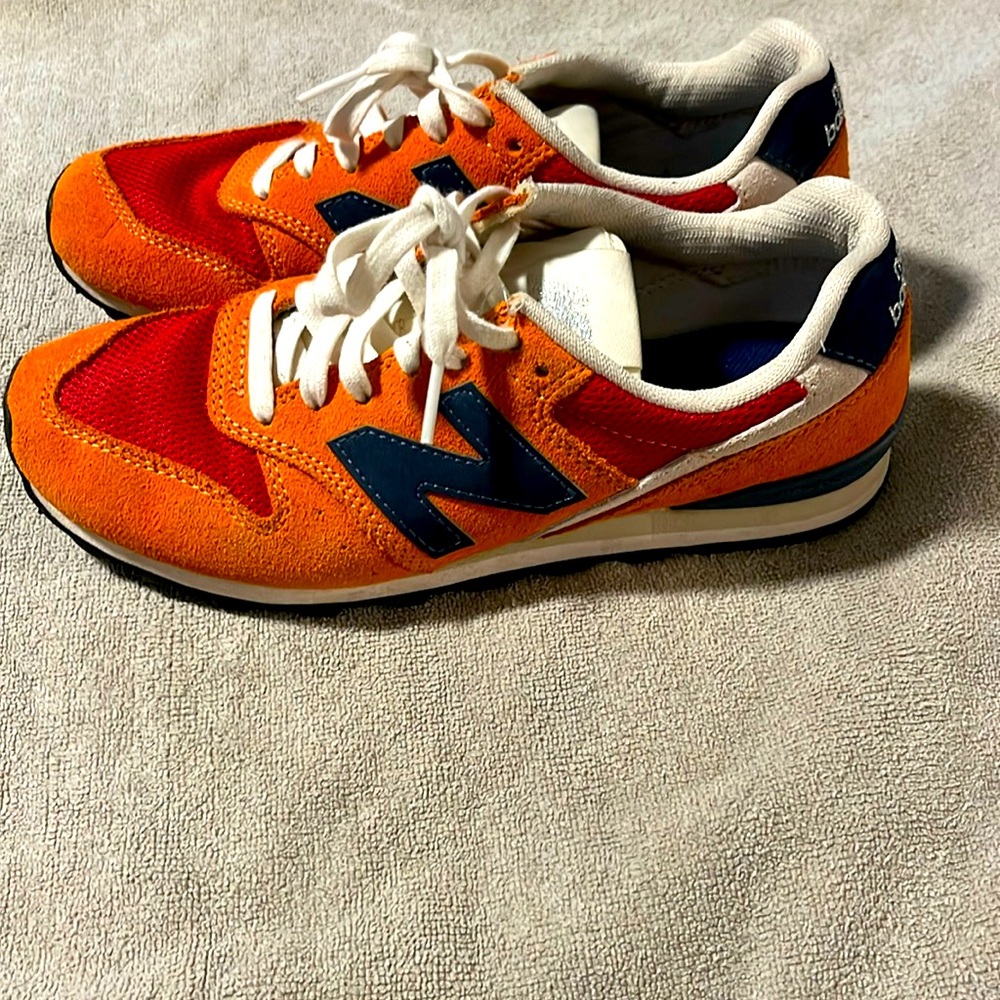 New Balance 996 V2 Sneakers
Excellent condition 
Size 6.5